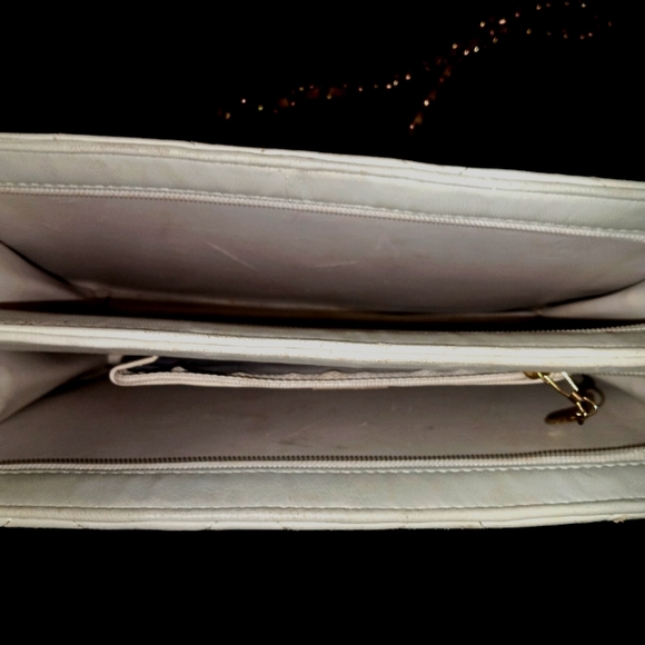 Channell Lambskin Quilted Small Tassel Double Compartment White Shoulder Bag. - Picture 5 of 8